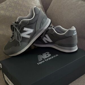New Balance women’s 515 slate gray and white size 6D wide